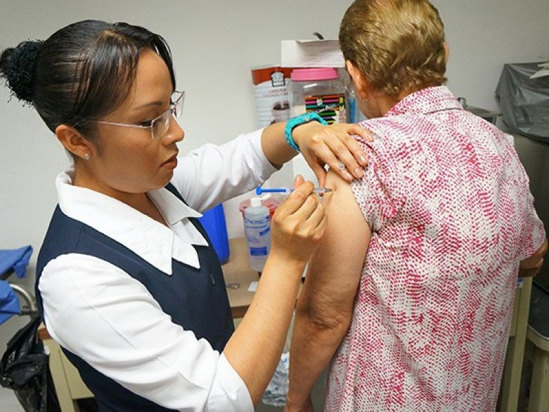 Vacunan contra Influenza a población vulnerable