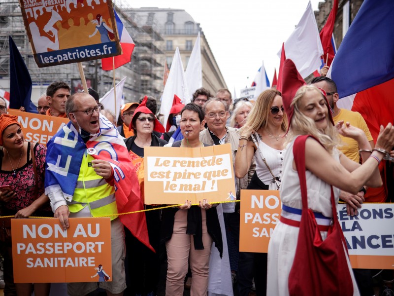 Vacunación obligatoria en Francia, ciudadanos deberán acreditarlo