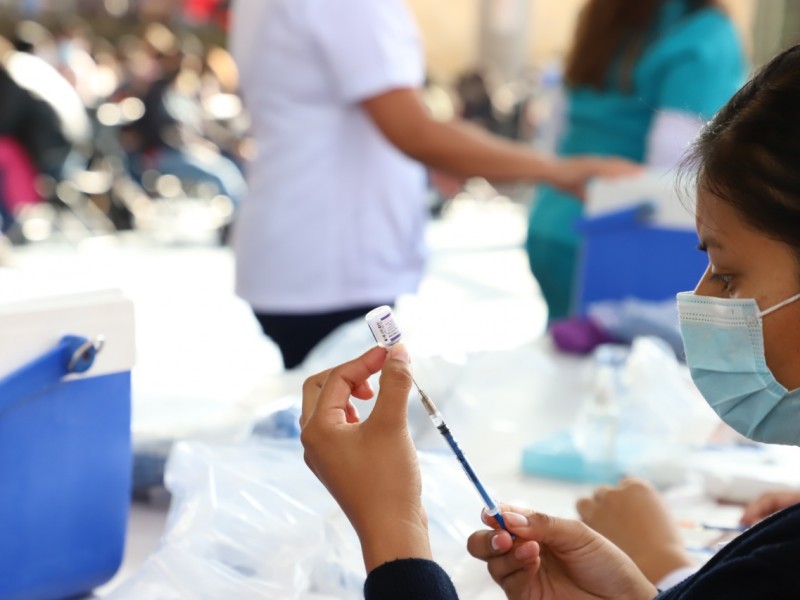 Vacunada contra COVID-19, el 92 % de la población michoacana