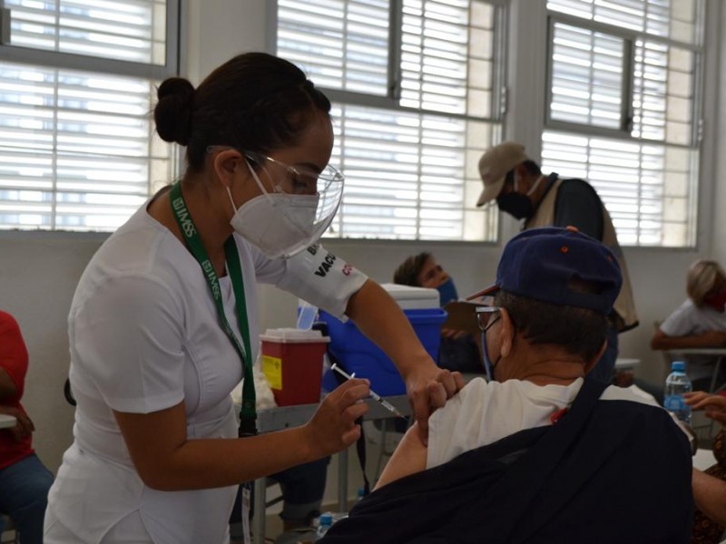 Vacunados contra COVID 154 mil adultos mayores en Michoacán