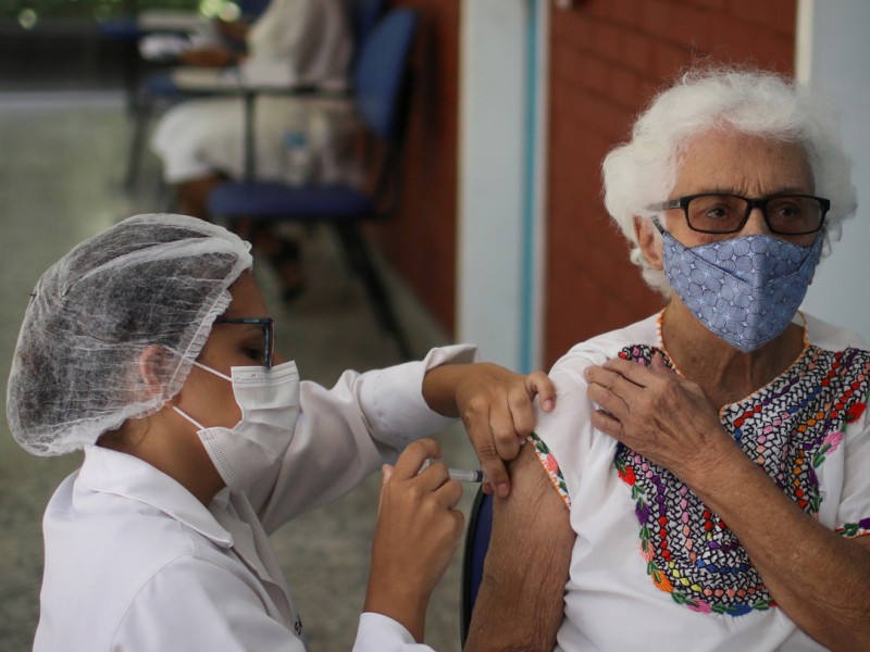 Vacunados más de 6 mil adultos mayores contra la COVID-19