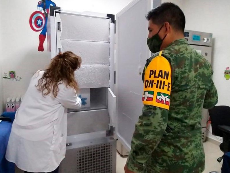 Vacunan a 2,490 profesionales de la Salud en Chiapas
