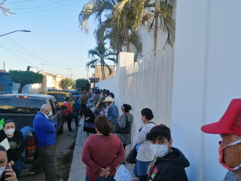 Vacunan a adultos mayores de Bahía de Banderas y Tecuala