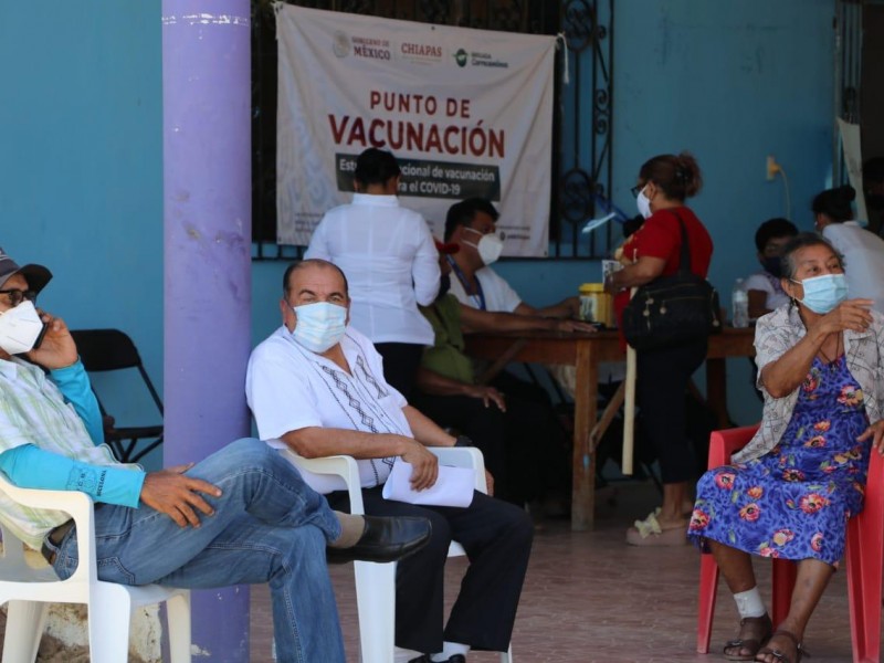 vacunan a adultos mayores en tres nuevos municipios de Chiapas