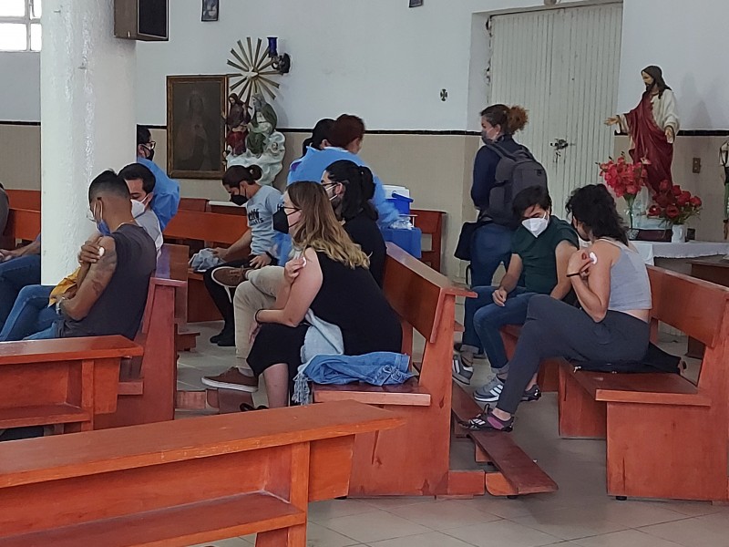 Vacunan a migrantes contra Covid-19