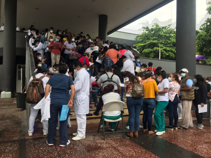Vacunan a personal del Hospital Regional de Veracruz