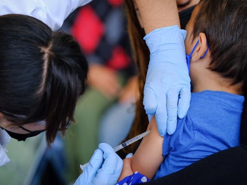 Vacunarán contra COVID-19 a menores en tres municipios