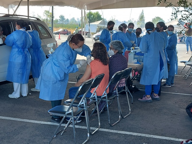 Vacunas evitan hasta un 90% la hospitalización por Covid-19