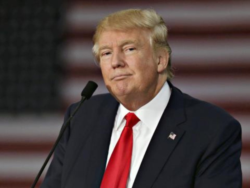 Valla publicitaria en Miami acusa a Trump de dictador