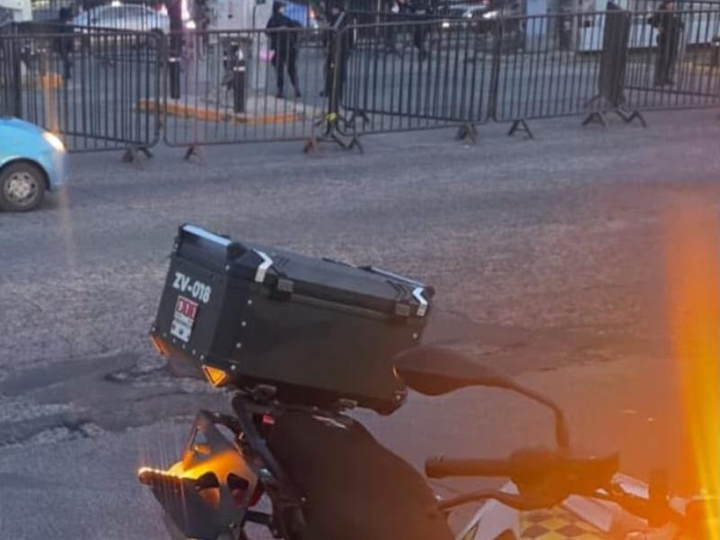 Vallas en estación España buscan evitar confrontaciones entre usuarios y manifestantes