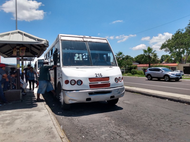 Van 15 quejas por descuento en el transporte