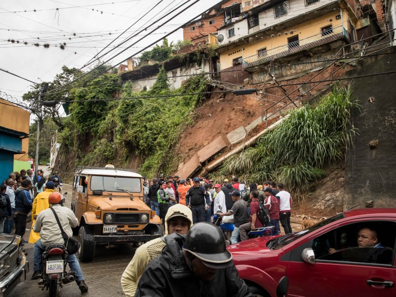 Van 22 muertos y más de 50 desaparecidos por deslave en Venezuela