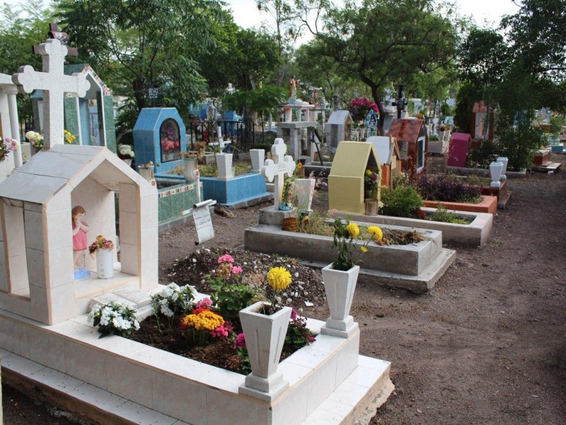 Van 8 inhumaciones de personas fallecidas por COVID-19 en Querétaro