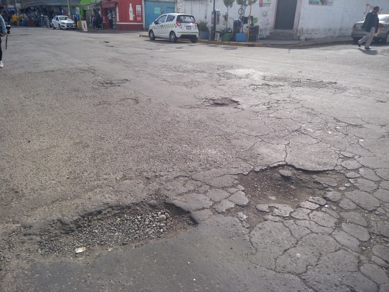 Van empresas locales por trabajos de bacheo