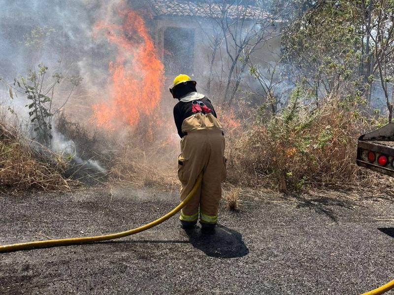 Van en aumento reportes de quemas de basura y maleza en Tepic
