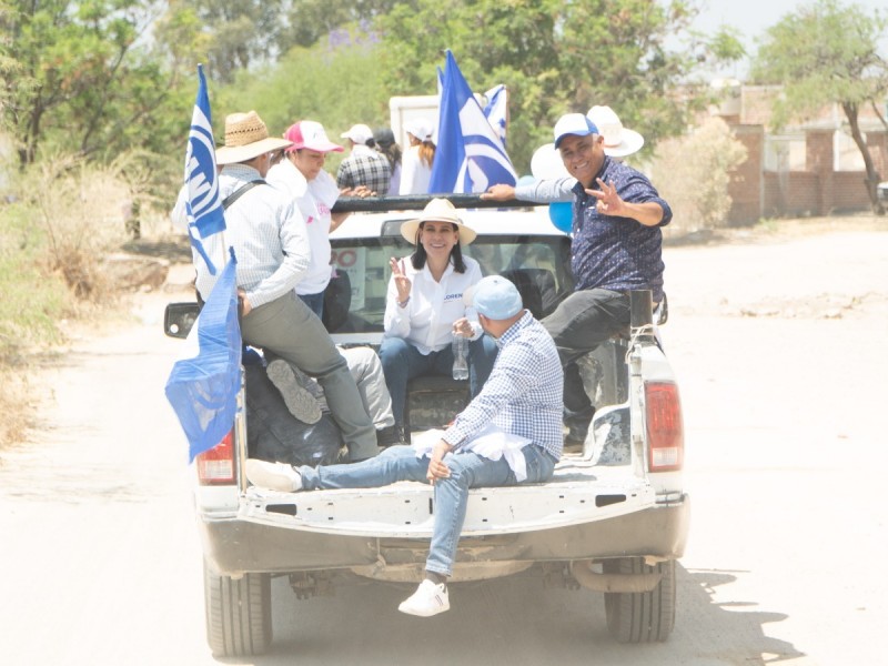 Van por Proyecto Herradura en comunidades