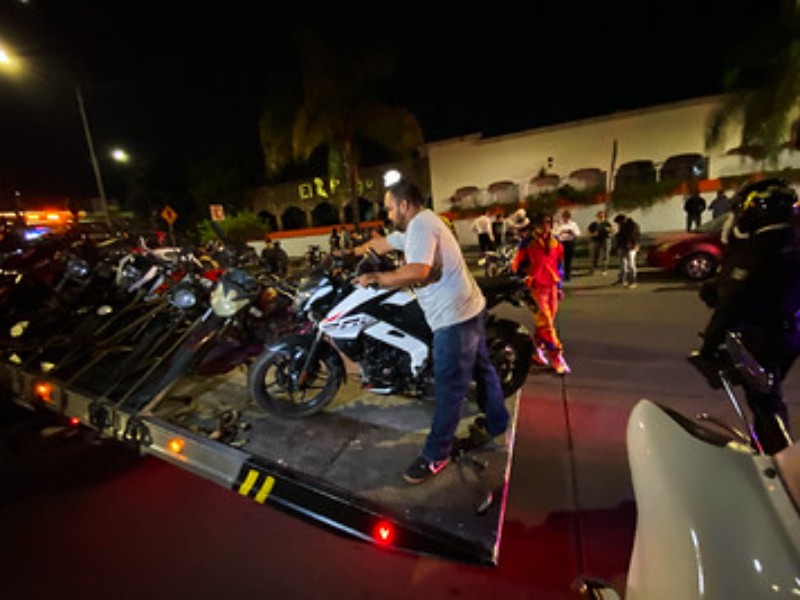 Vandalismo y caravanas de motociclistas marcan una noche de Halloween Vandalismo y caravanas de motociclistas marcan una noche de Halloween