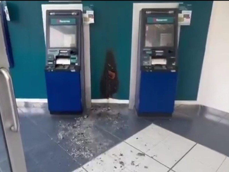 Vandalizan cajeros de Banamex 5 de Mayo, no se reporta robo