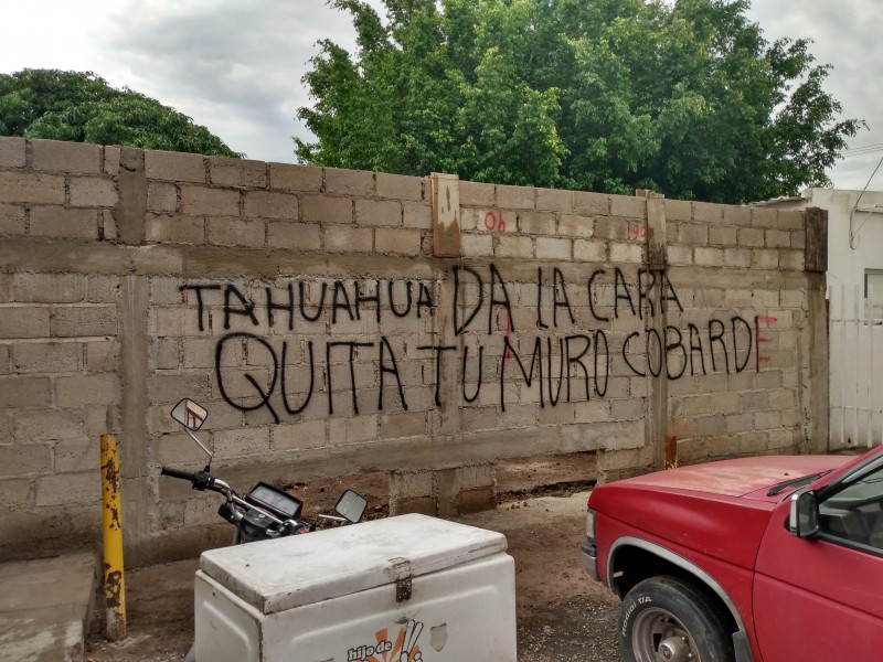 Dejaron mensaje en muro de Tránsito Estatal