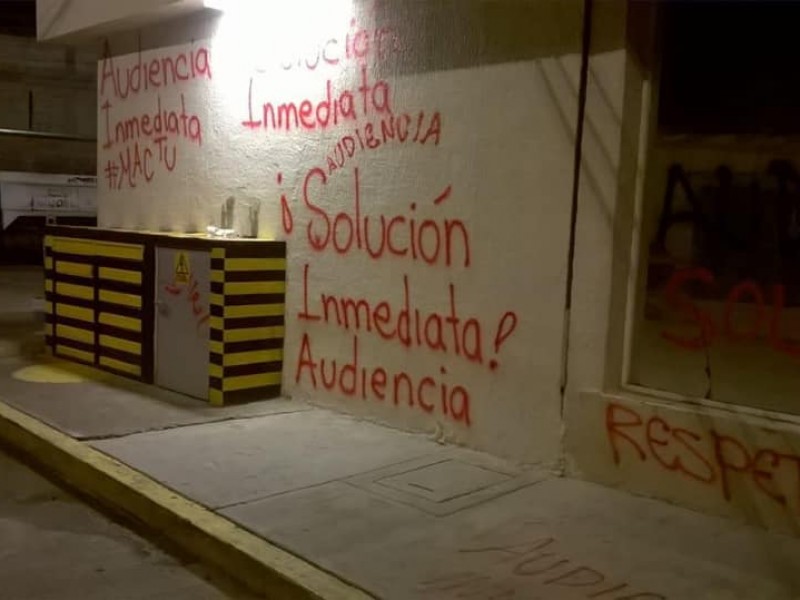 Vandalizan oficinas de la SEF en Tuxtla Gutiérrez