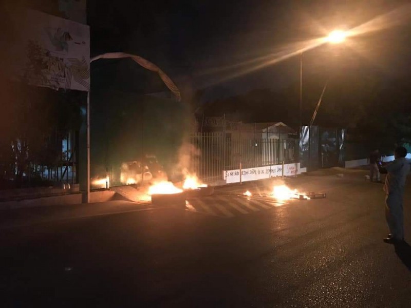 Vandalizan oficinas de SE