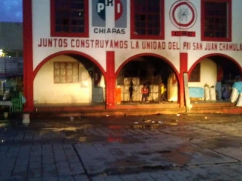 Vandalizan oficinas del PRI en San Juan Chamula