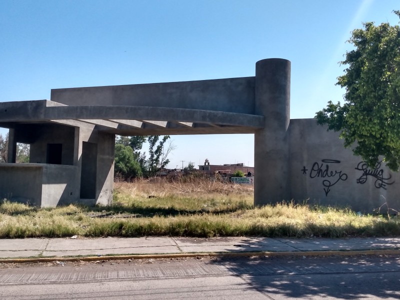 Vandalizan predio del Instituto de la Construcción