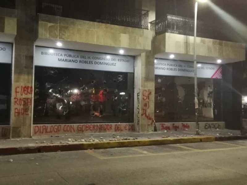 Vandalizan sede del legislativo estatal