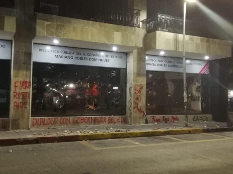 Vandalizan sede del legislativo estatal