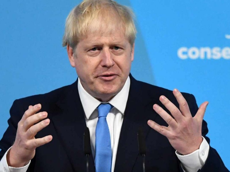 Variante Omicron puede infectar a personas vacunadas: Boris Johnson