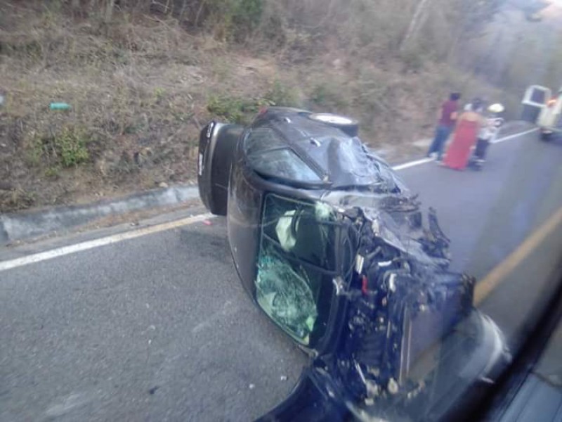 Varios lesionados deja accidente tramo Salina Cruz-Huatulco