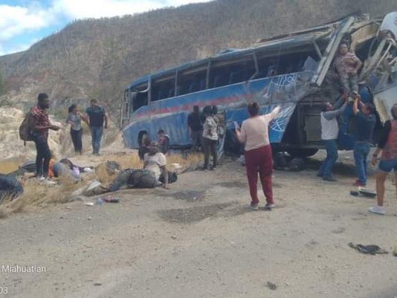 Varios muertos y lesionados tras accidente en la Cuacnopalan-Oaxaca