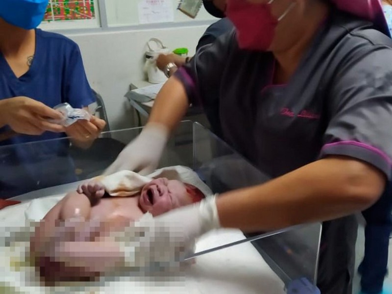 Varón el primer bebe nacido en hospital de salud pública