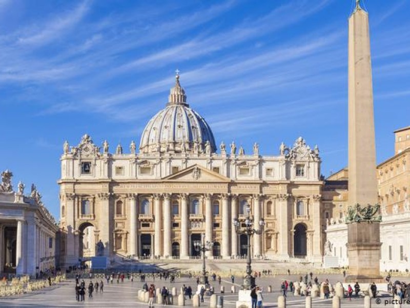Vaticano investiga a cardenal por presuntamente encubrir abusos sexuales