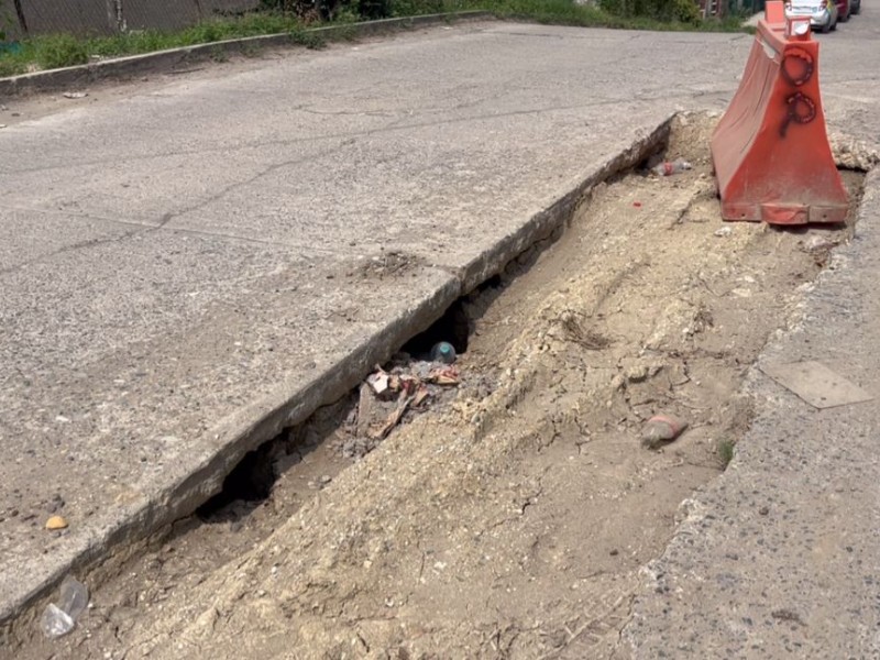 Vecinos advierten sobre posible socavón en calle Pavón