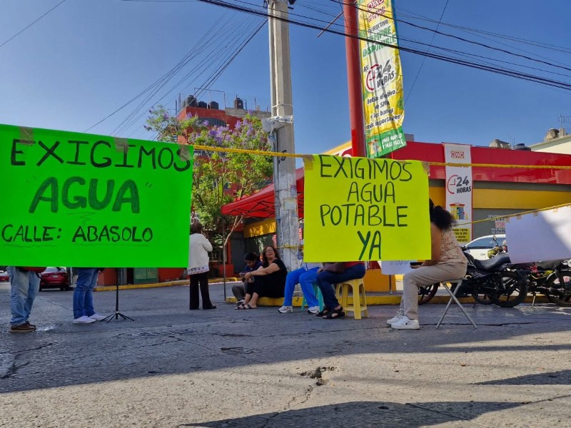 Vecinos bloquean calles por falta de agua en Chilpancingo | Meganoticias