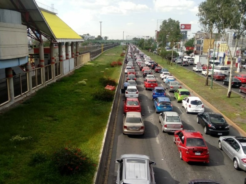 Vecinos cierran avenida Central por falta de agua