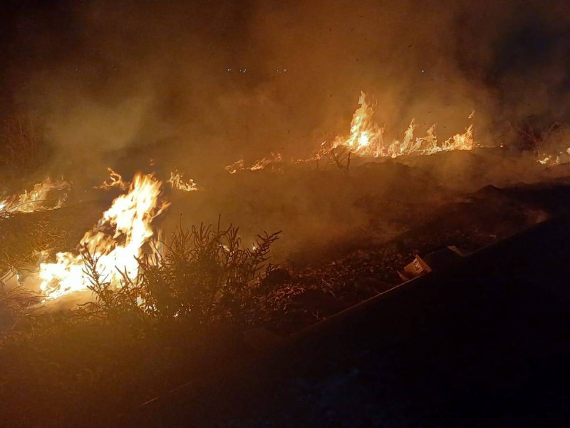 Vecinos de Agua Blanca queman sus basura en terrenos