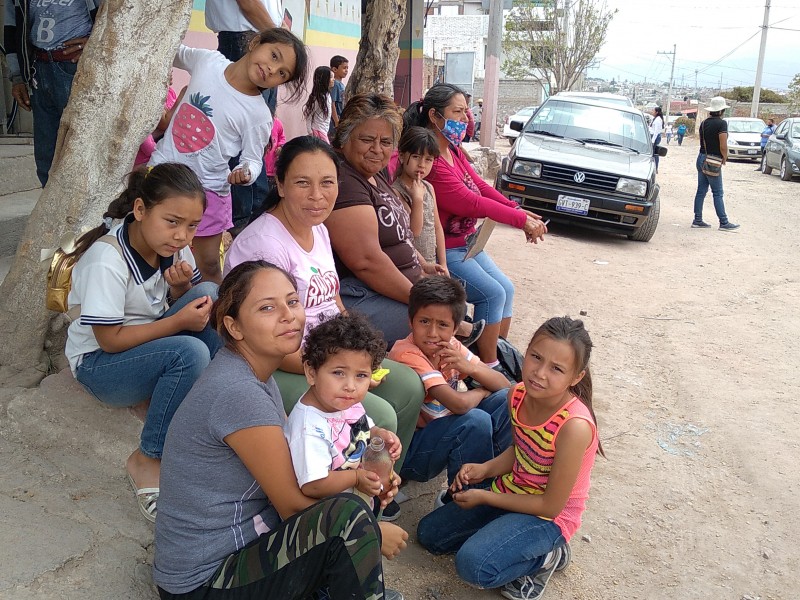 Vecinos de Barranca de Venaderos, piden escuelas.