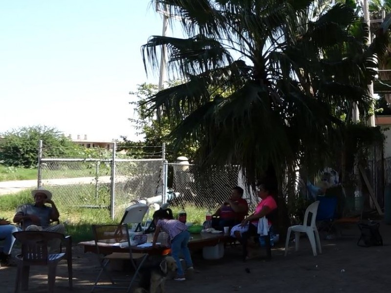 VECINOS DE CAMPO ROMERO CUIDAN EL POZO DE AGUA