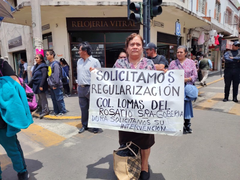 Vecinos de Cuautitlán Izcalli piden regularizar sus tierras; bloquean Toluca