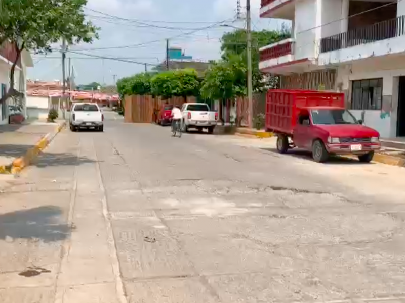Vecinos de El Espinal piden convertir vialidad en paso peatonal