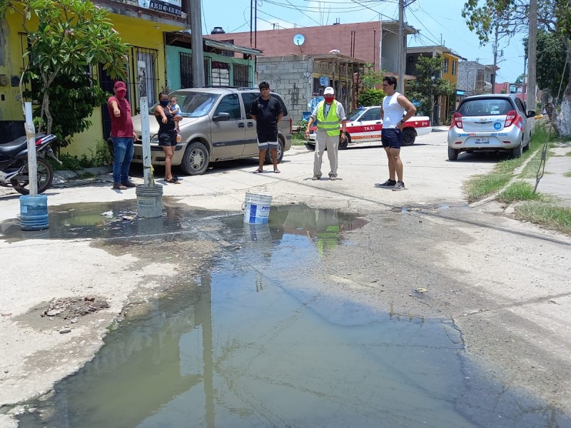 Vecinos de Framboyanes, urgen reparar fuga de aguas negras