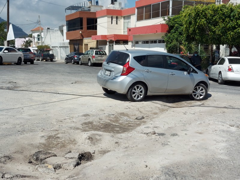 Vecinos de Jardines de la Cruz denuncian zanja gigantesca