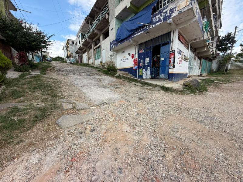 Vecinos de la colonia J.J. Panes exigen pavimentación tras 30 años
