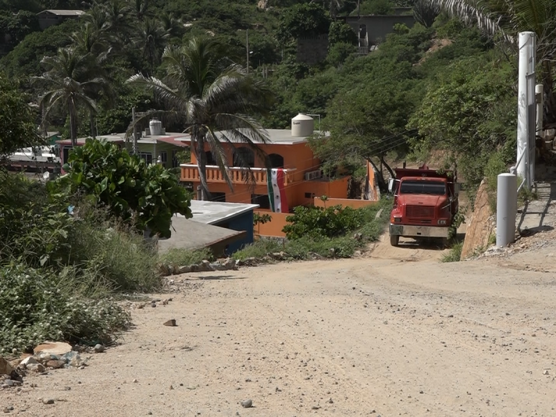 Vecinos de la colonia Miramar exigen reparación de calle