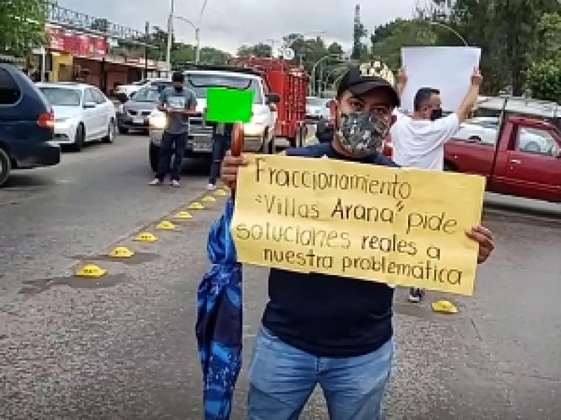 Vecinos de la av. Zapopan piden solución a las inundaciones