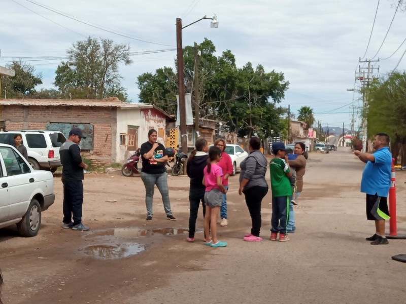 Vecinos de la Colosio se manifiestan por obstrucciòn de terrenos