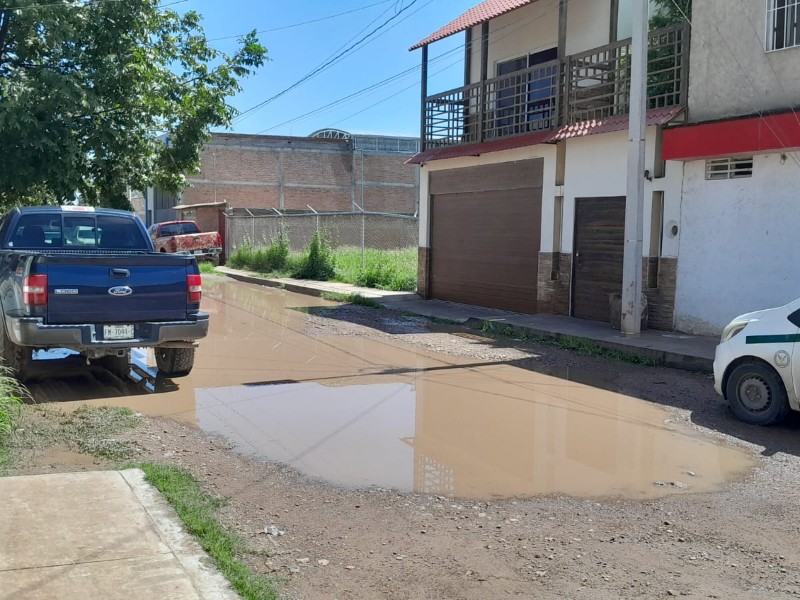 Vecinos de La Moderna exigen atención a calles sin pavimento