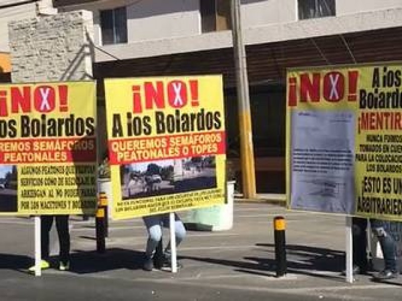 Vecinos de La Paz hacen manifestación por los bolardos